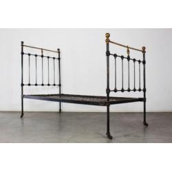 Antiek Engels metalen bed winkelstelling brocante spijlenbed