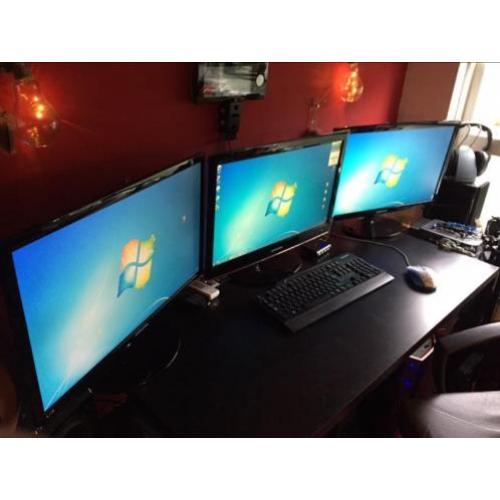 3x 24" Samsung LED schermen