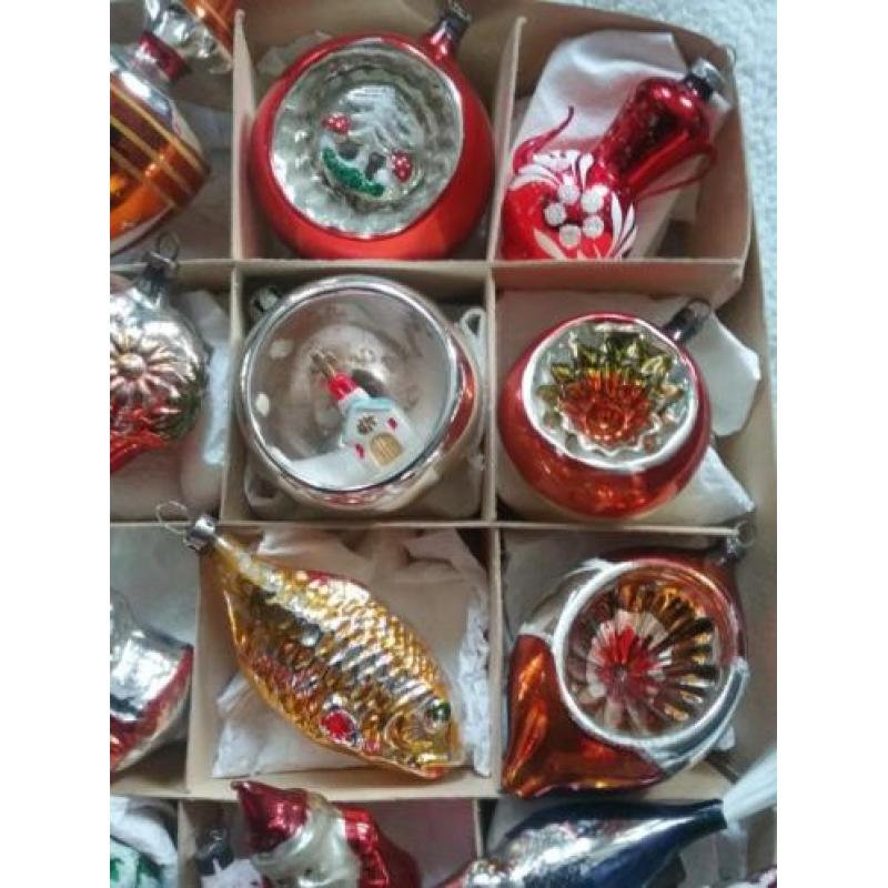 Oude antieke kerstballen figuurtjes