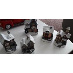 Kersthuisjes met en zonder licht en kerstauto