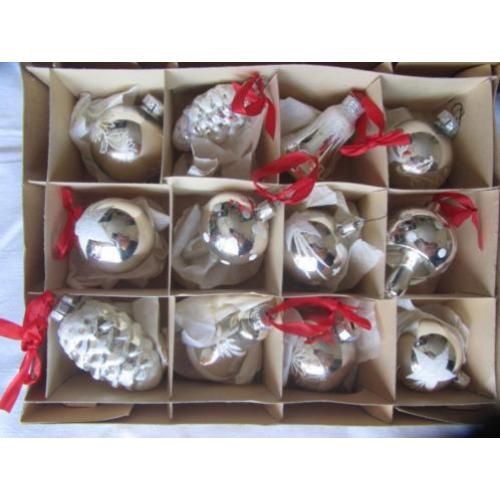 Oude kerstbal ornament in doos 24 stuks