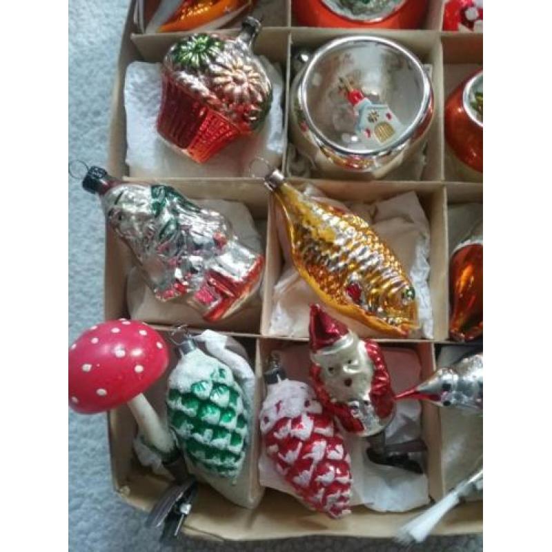 Oude antieke kerstballen figuurtjes