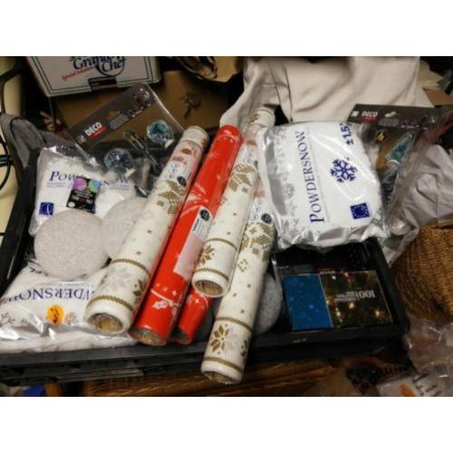 Kerstpakket poedersneeuw, tafelloper, luchtballen, verlichti