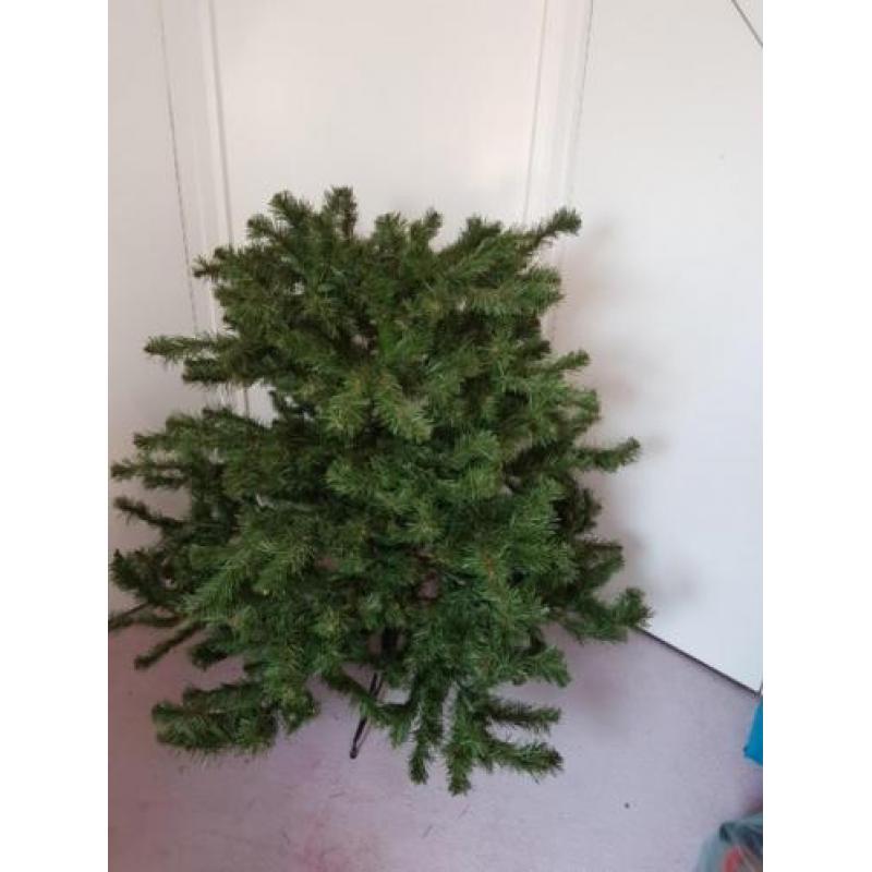 Kunstkerstboom 3 delen en standaard.