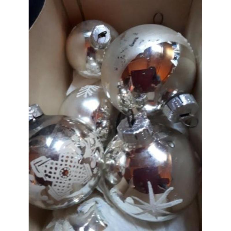 30 oude glazen kerstballen in zilver
