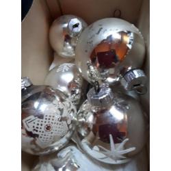 30 oude glazen kerstballen in zilver
