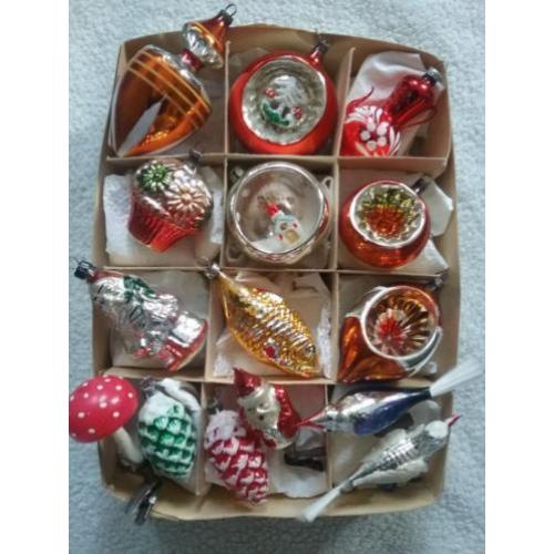 Oude antieke kerstballen figuurtjes