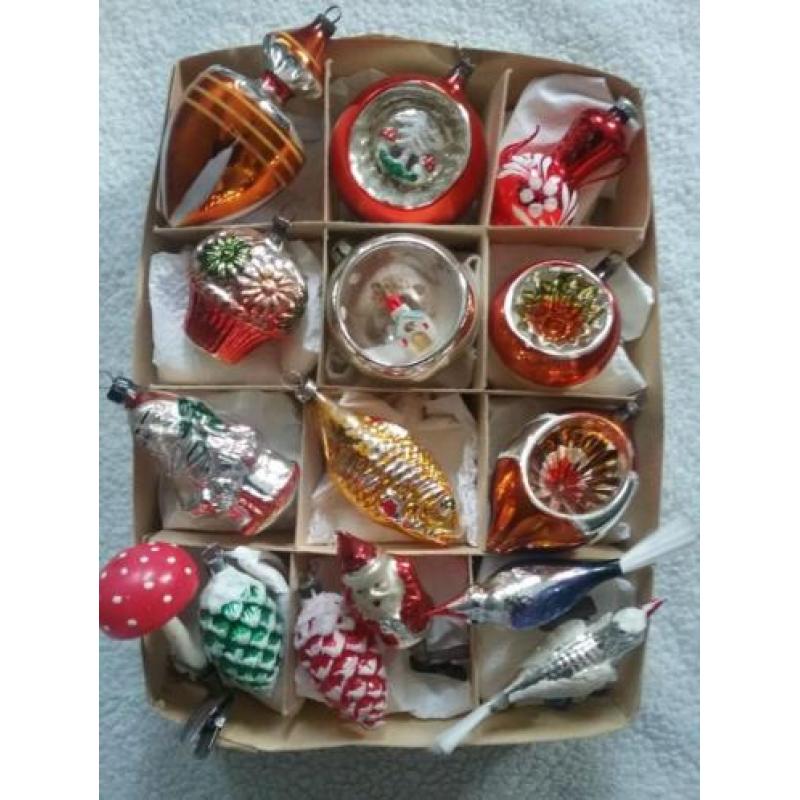 Oude antieke kerstballen figuurtjes