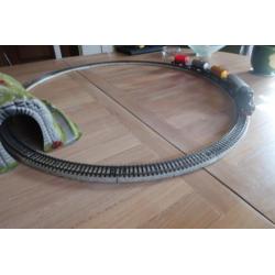 Kerst treintje met tunnel en wagonnetjes