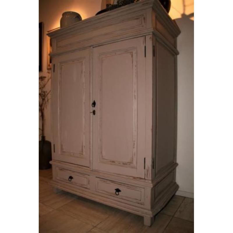 meidenkast brocante kast linnenkast kinderkamer hangkast oud