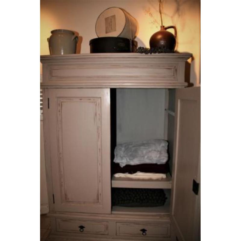 meidenkast brocante kast linnenkast kinderkamer hangkast oud