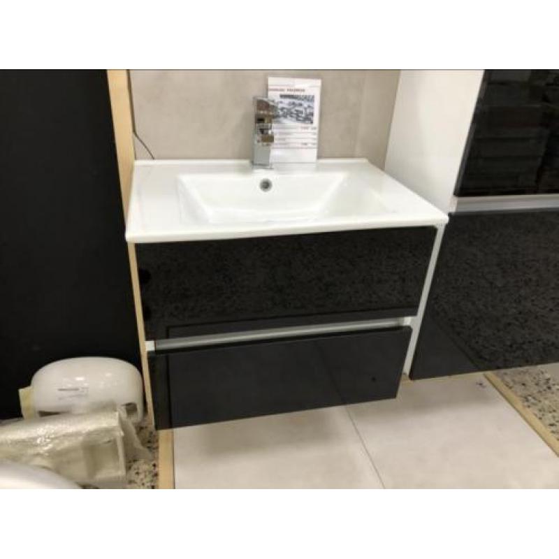Badmeubel 65 cm Hoogglans acryl front € 200 incl btw
