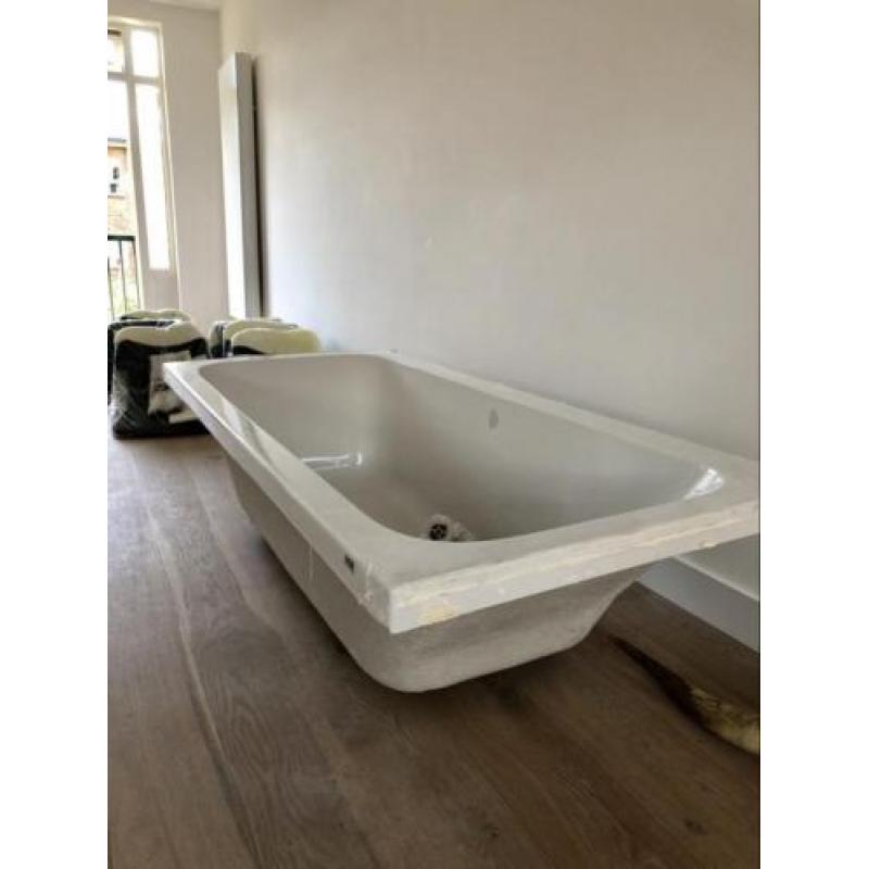 Gloednieuwe Sphinx badkuip 180x80 incl kraan en doucheslang