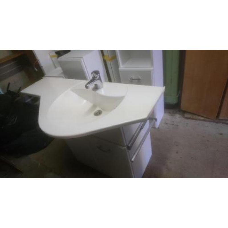Wit houten badkamermeubel