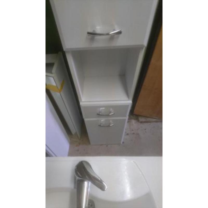 Wit houten badkamermeubel