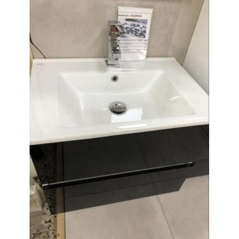 Badmeubel 65 cm Hoogglans acryl front € 200 incl btw