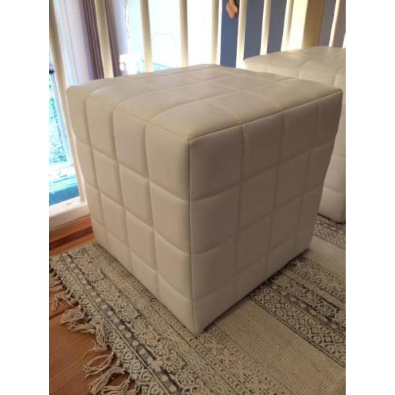 2x poef wit, skai 40x40x40cm Nieuw