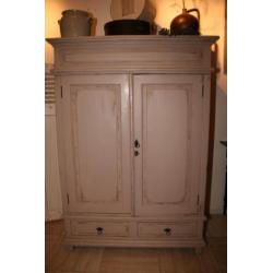 meidenkast brocante kast linnenkast kinderkamer hangkast oud