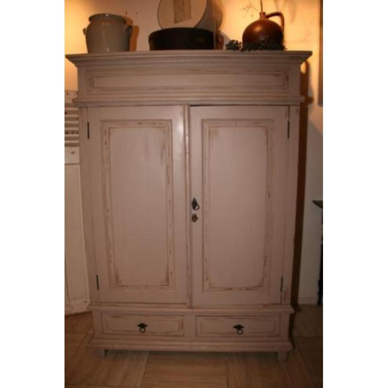 meidenkast brocante kast linnenkast kinderkamer hangkast oud