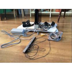 Wii compleet en klaar om mee te spelen!!