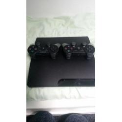 Playstation 3 met 2 controles en 4 spellen