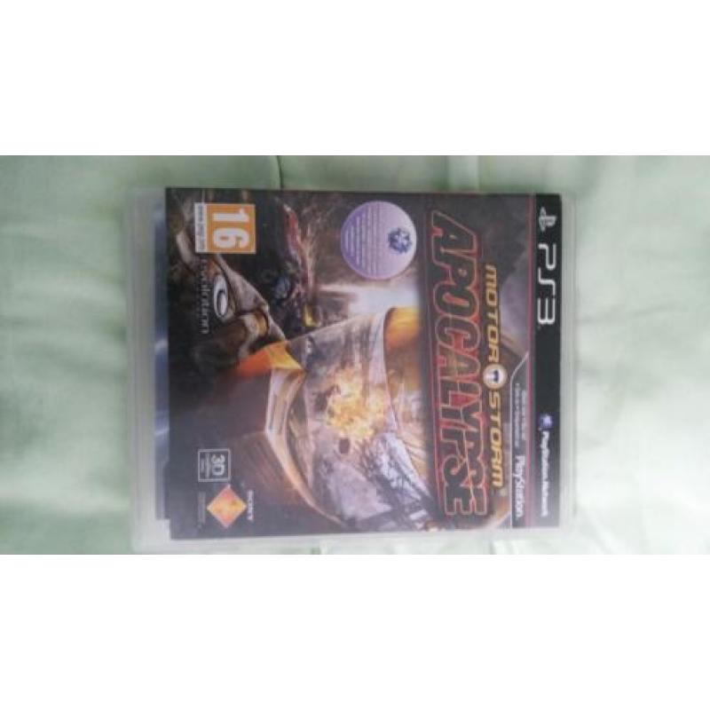 Playstation 3 met 2 controles en 4 spellen