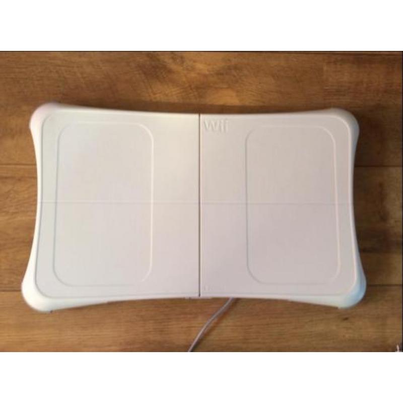 Wii compleet en klaar om mee te spelen!!