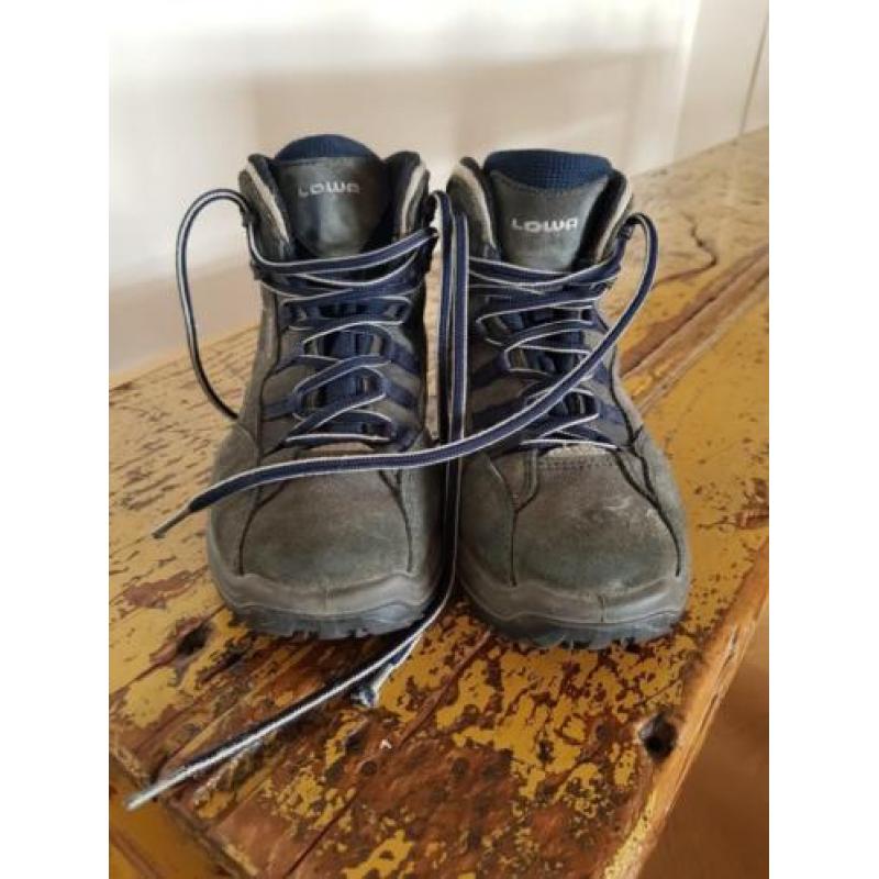 Lowa bergschoenen maat 35
