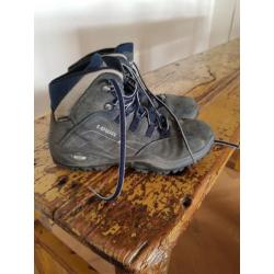 Lowa bergschoenen maat 35