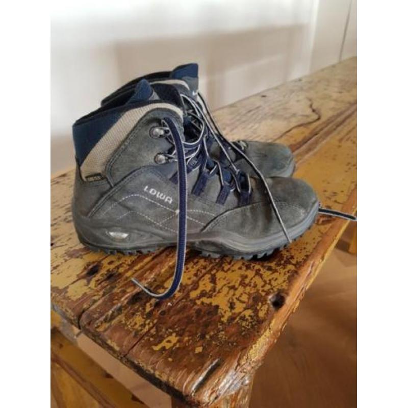 Lowa bergschoenen maat 35