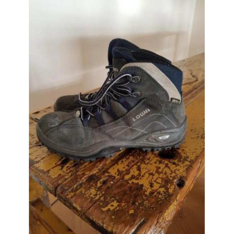 Lowa bergschoenen maat 35